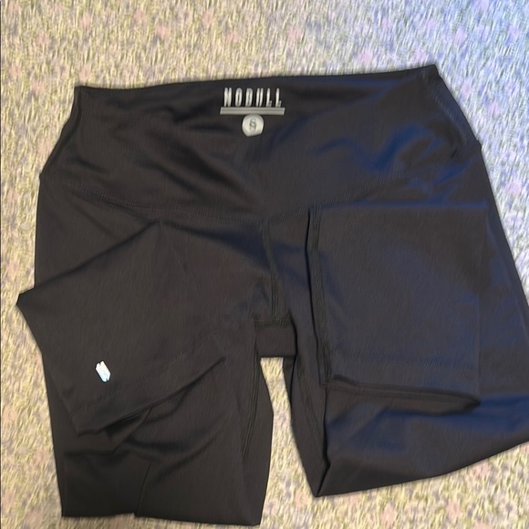 NOBULL Black capris 21in inseam - Picture 6 of 6